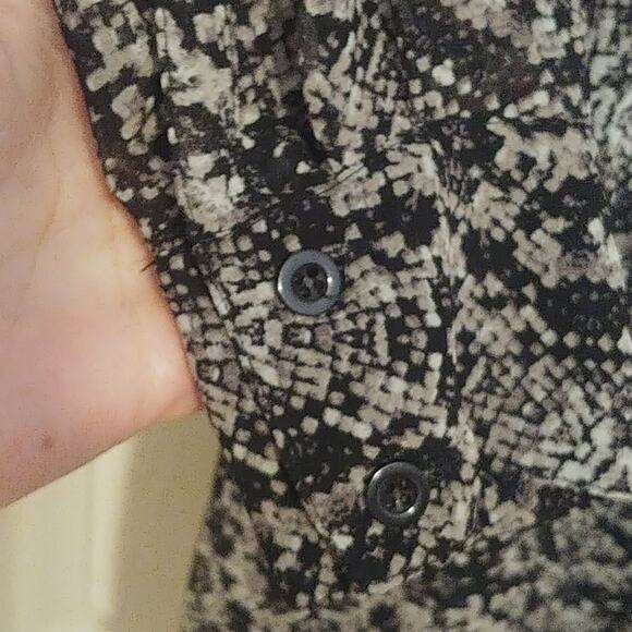 BCBGeneration Long Sleeve Print Wrap Romper XXS - Picture 6 of 6